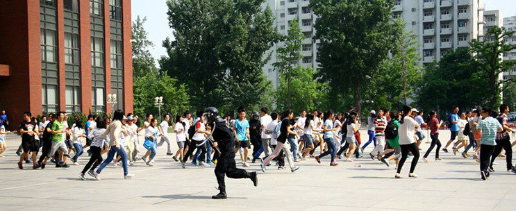 暴恐分子砍杀人群