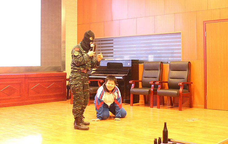 防暴力知识讲座