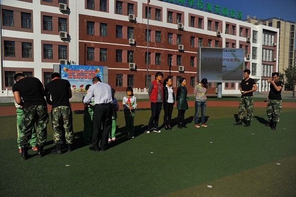 芳草地双花园校区承办朝阳区教委组织的防控安全自救体验活动