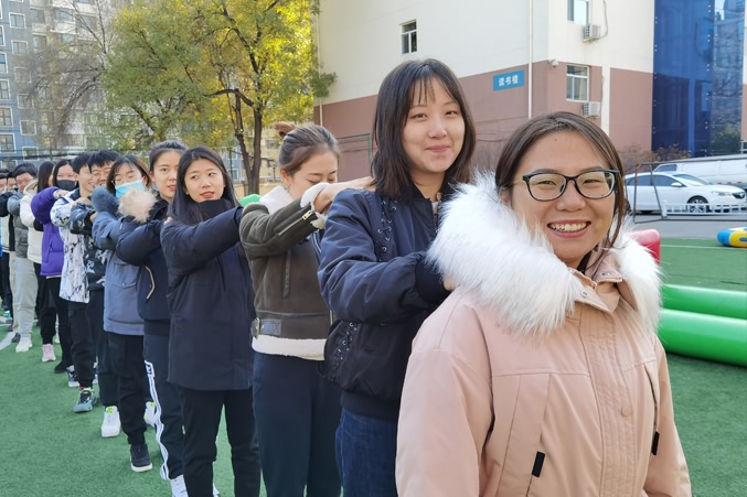巨峰教育走进北京公交党校为青年干部培训班开展趣味运动会